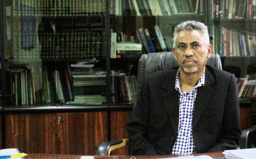 Der eritreische Minister für Information, Yemane Gebremeskel in seinem Büro